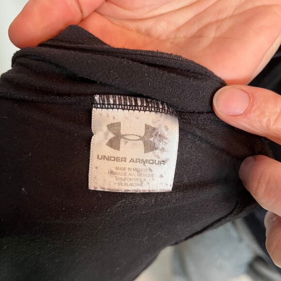 Under Armour. T-Shirt. Black. Size Large, Fits Medium. Womens. - Picture 6 of 7